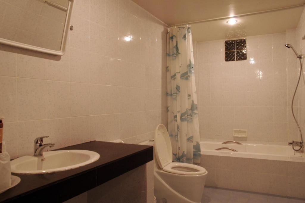 Ratchaphruek 2007 Hotel Chom Thong Zewnętrze zdjęcie
